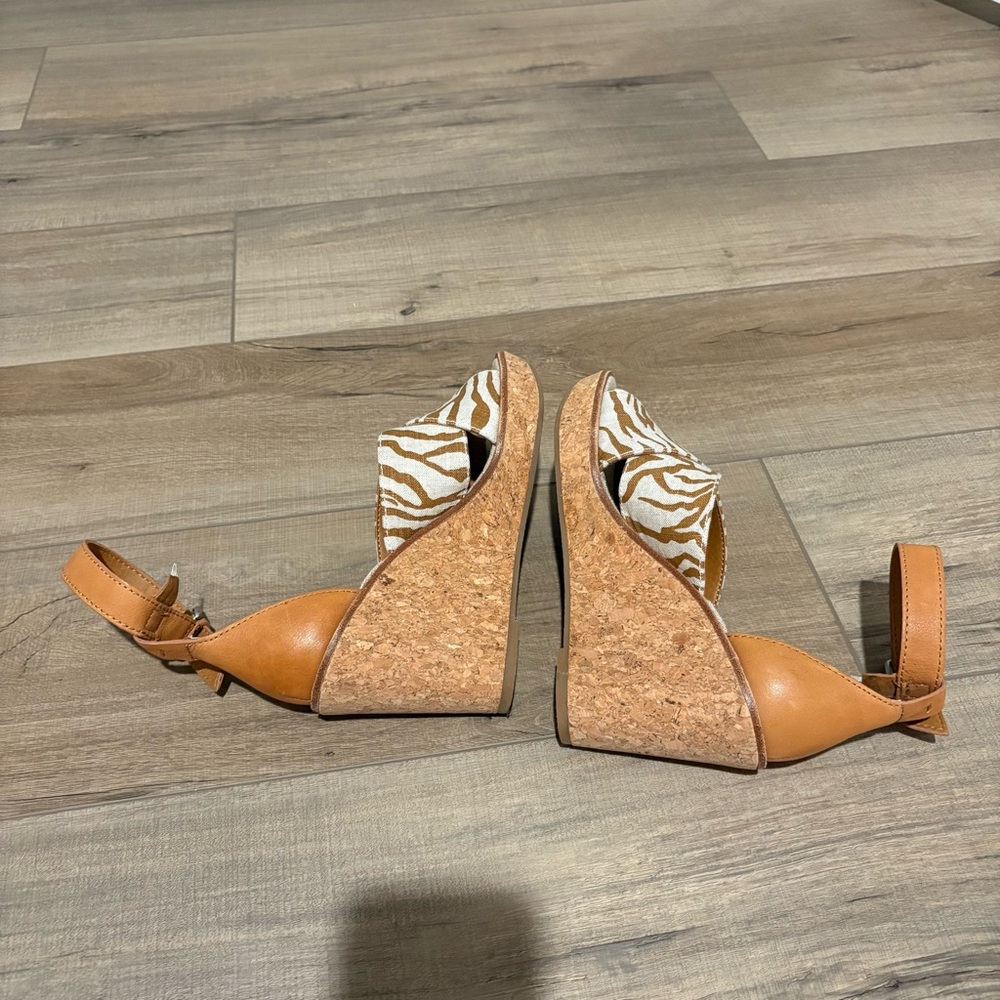 DOLCE VITA Urbane Zebra Wedge Sandal Platform Heels Brown Natural Canvas cork 7 - Picture 4 of 9